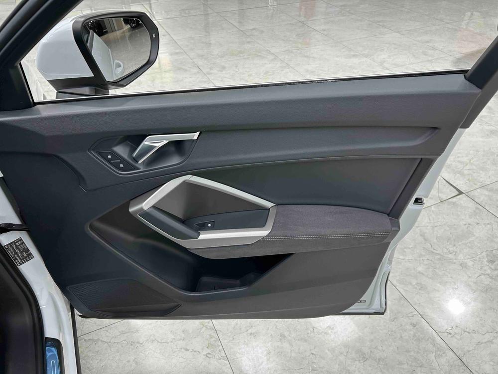 Audi Q3 2022 car image #16