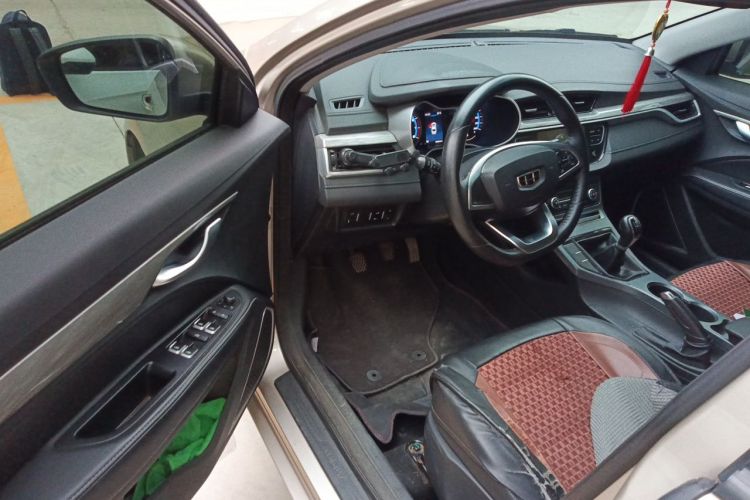 GEELY Emgrand 2019 car image #13