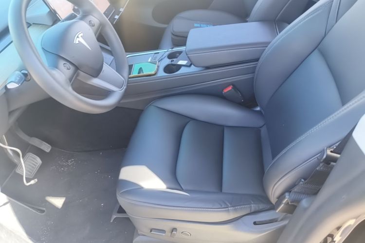 Tesla Model Y 2022 immagine di auto #15