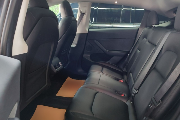 Tesla Model Y 2023 imagem de carro #17