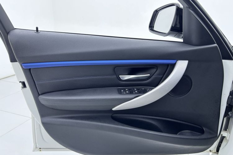 BMW 3 Series 2018 #18 BMW 3 Series 2018 car image #18