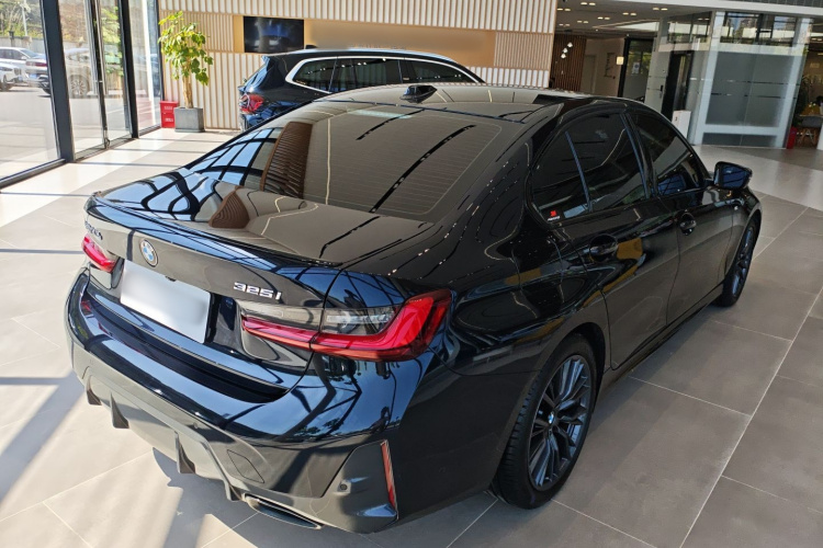 BMW 3 Series 2024 صورة سيارة #7