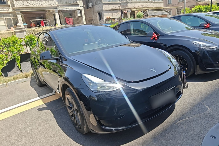 Tesla Model Y 2023 immagine di auto #4