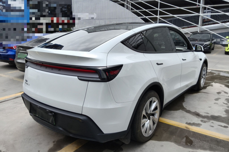 Tesla Model Y 2025 #5 Tesla Model Y 2025 car image #5