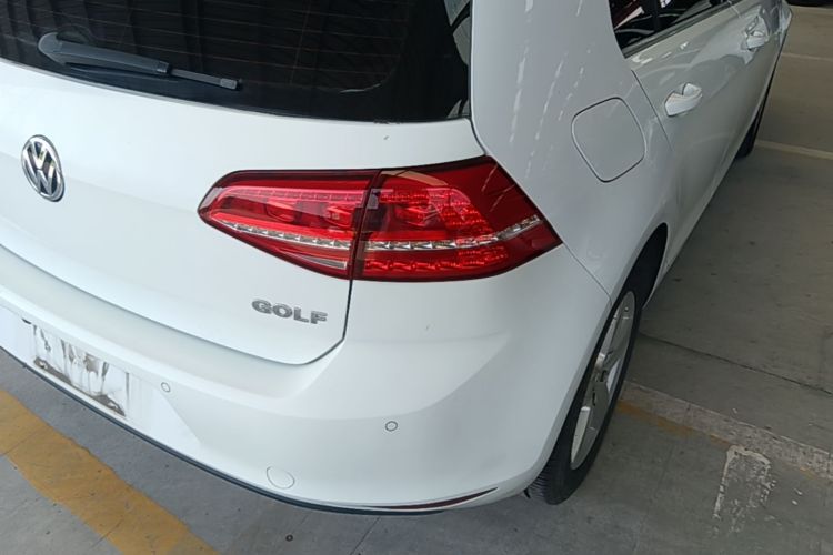 Volkswagen Golf 2015 car image #8
