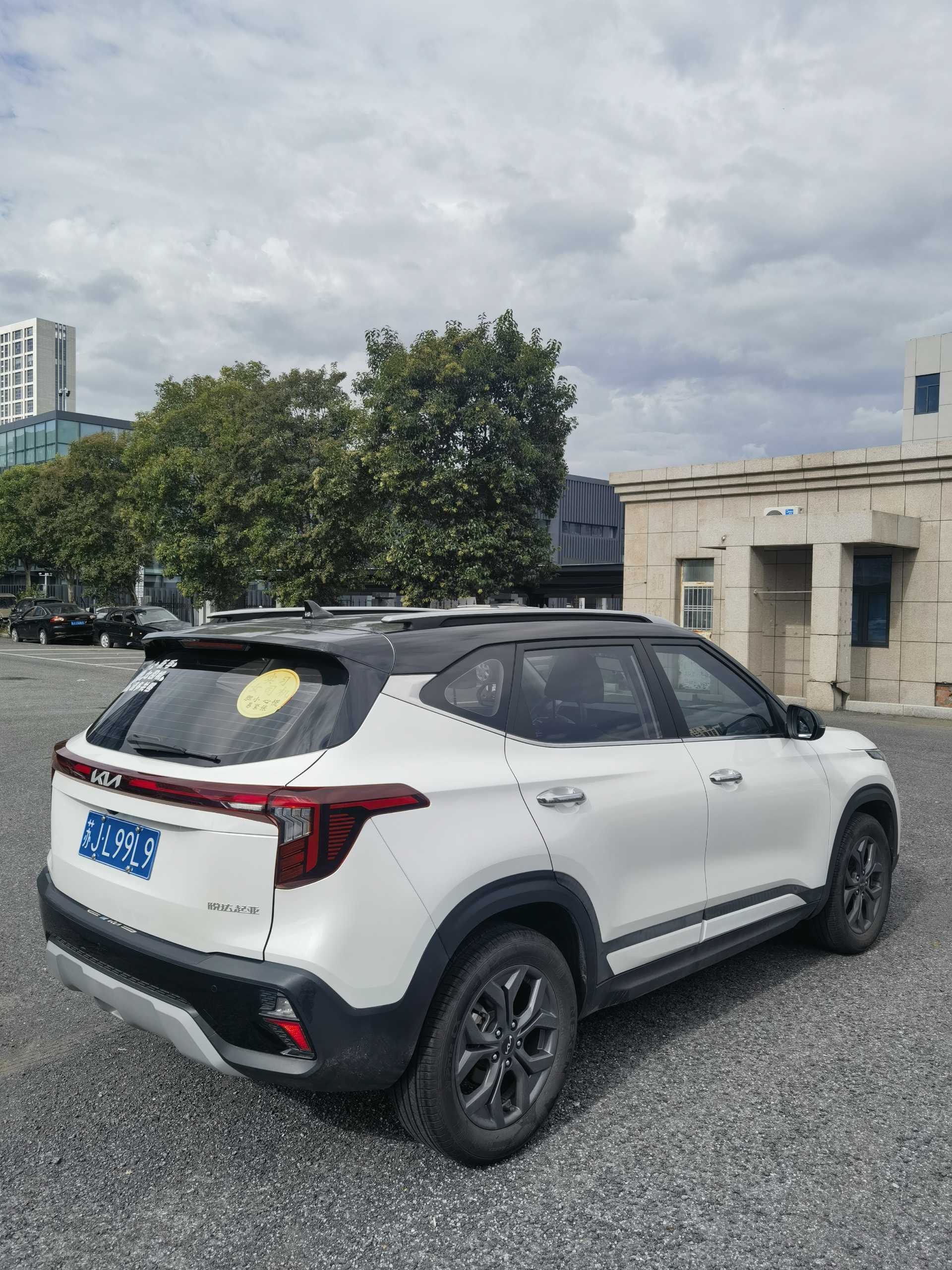 Kia Seltos 2024 car image #5