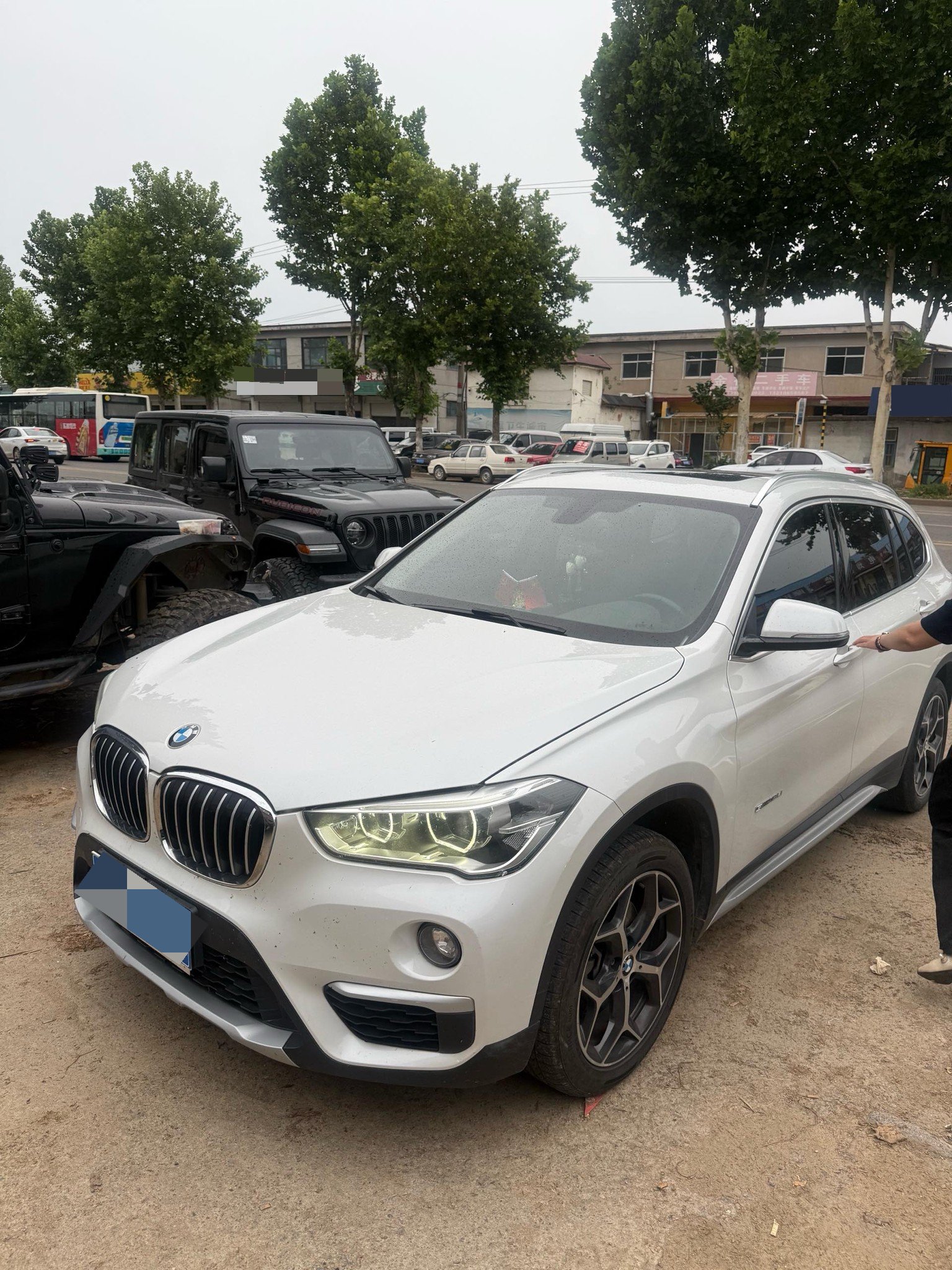 BMW X1 2017 BMW X1 2017 car image