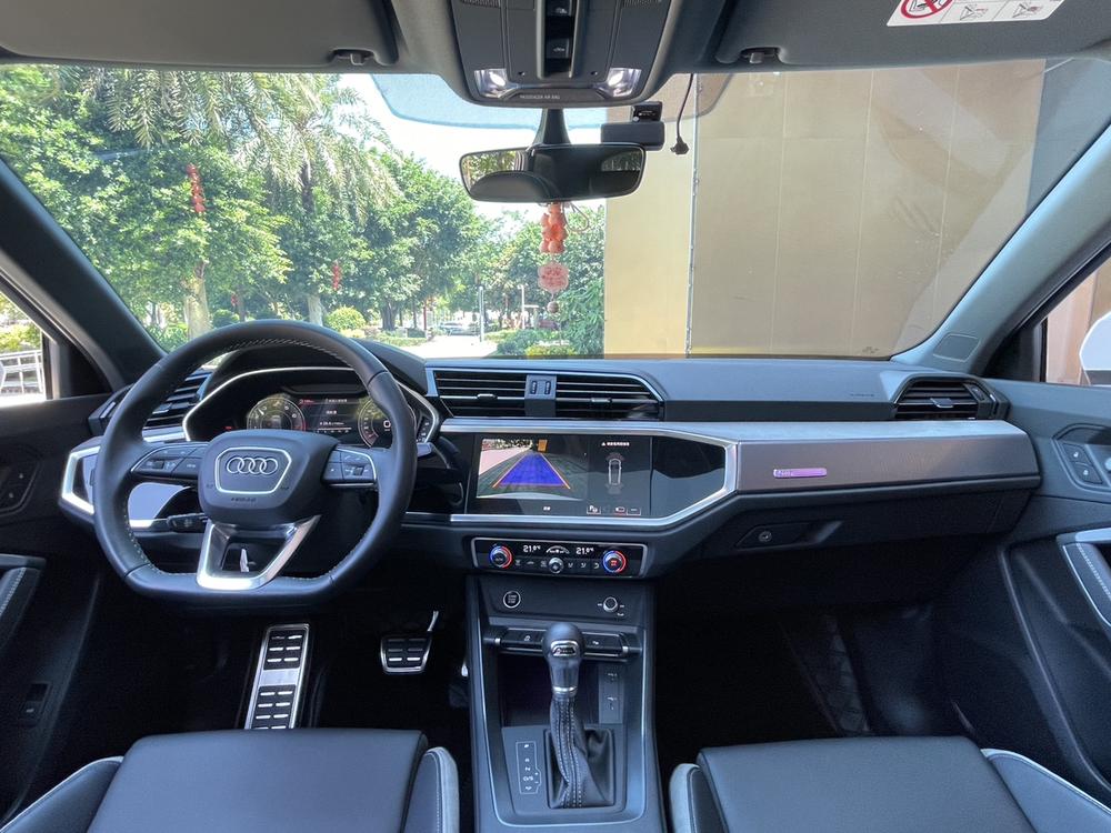 Audi Q3 2024 car image #11