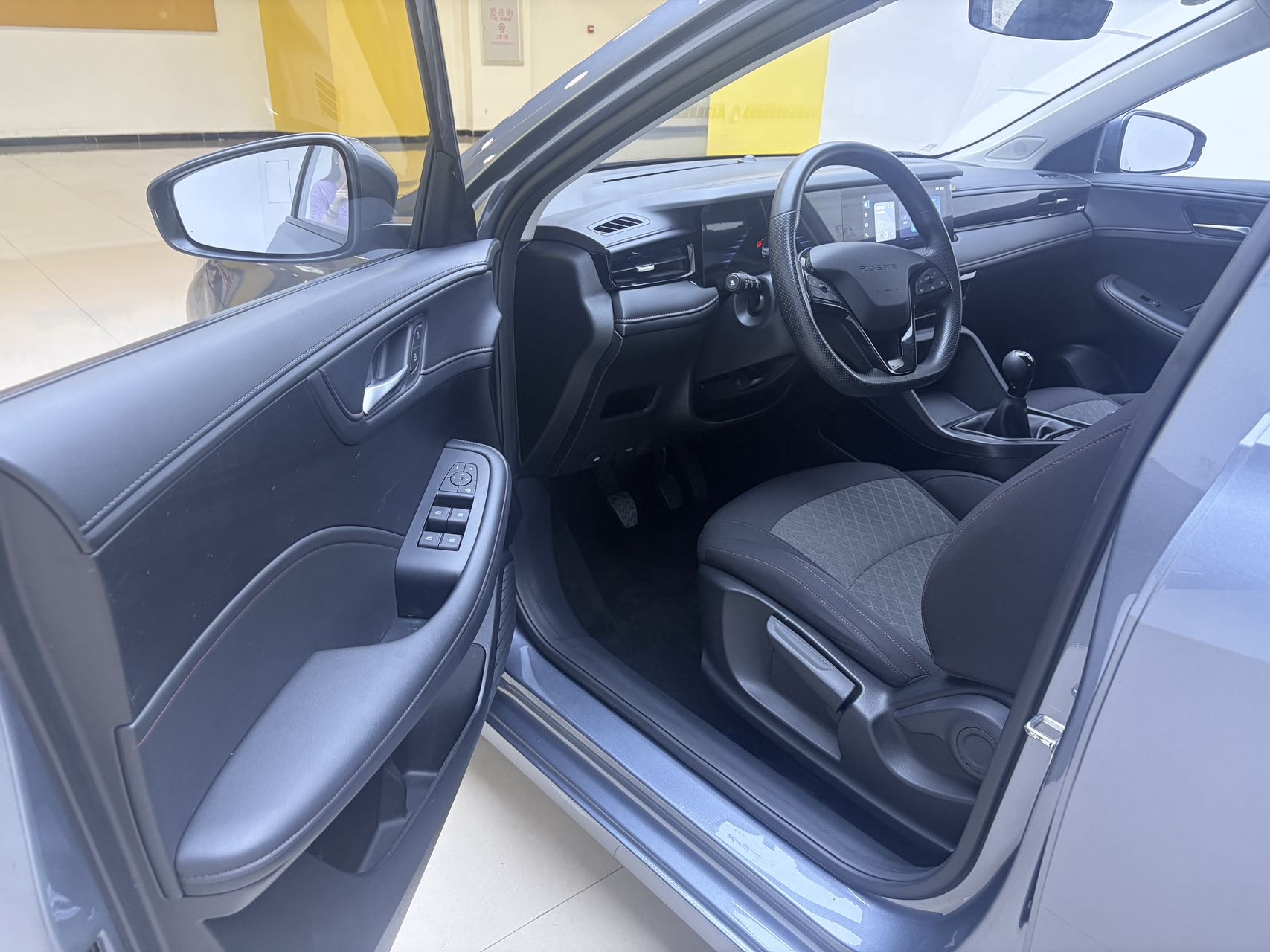 Roewe i5 2024 car image #5