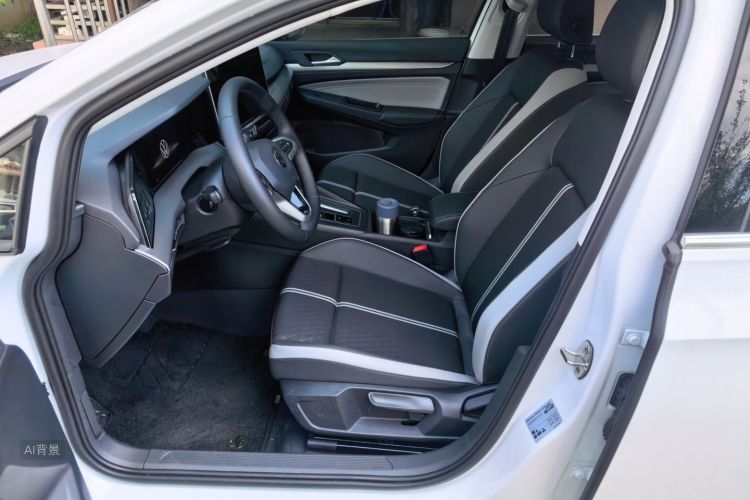 Volkswagen Golf 2026 car image #17