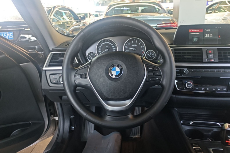 BMW 3 Series 2018 #11 BMW 3 Series 2018 car image #11