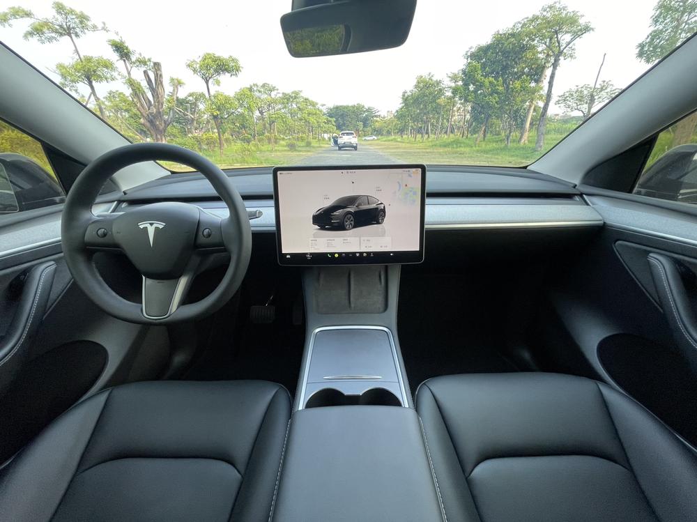Tesla Model Y 2024 #8 Tesla Model Y 2024 car image #8