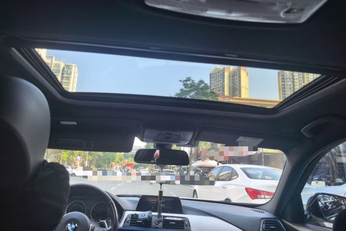 BMW 3 Series 2018 car image #21