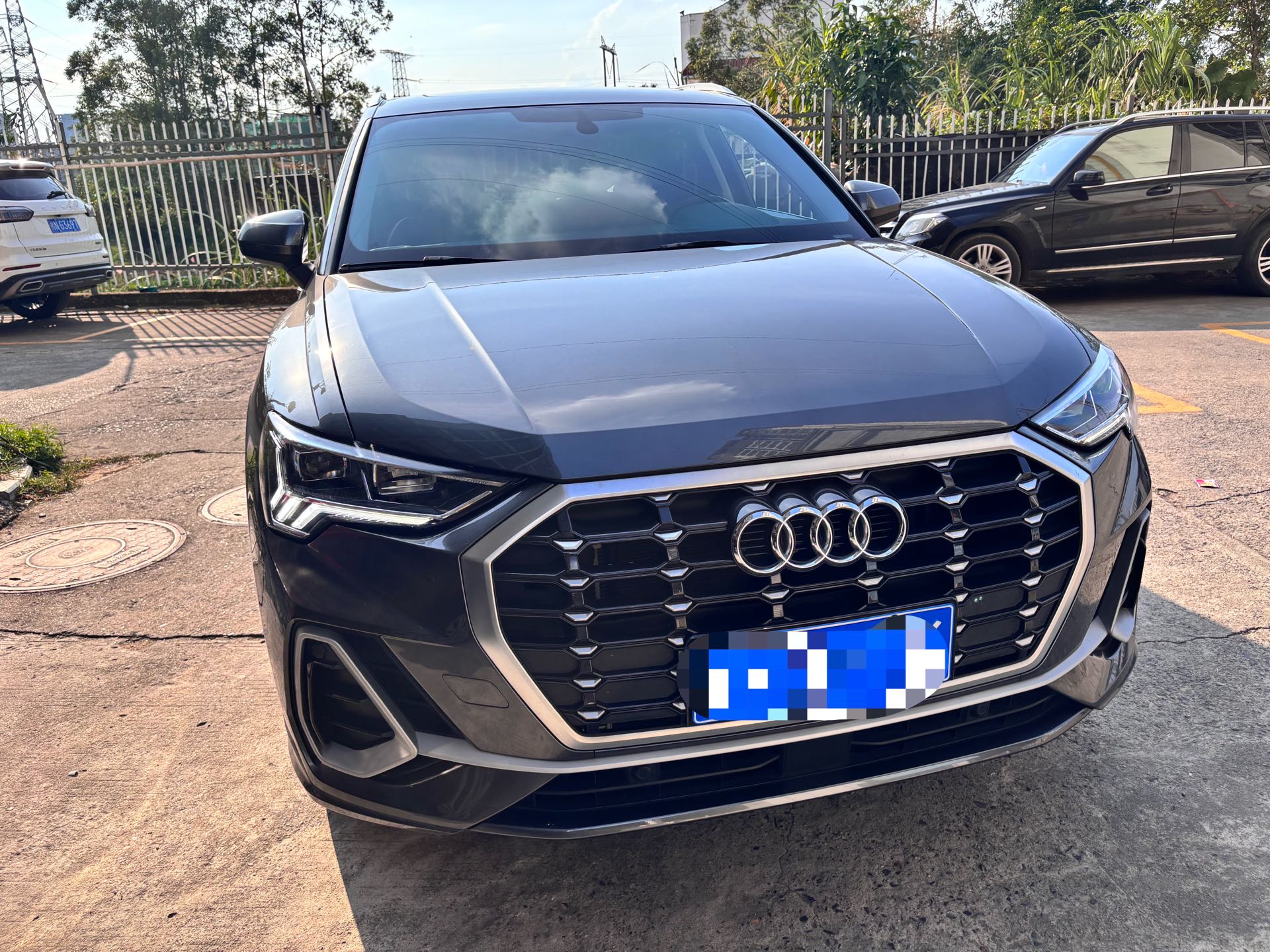 Audi Q3 2023 car image #2