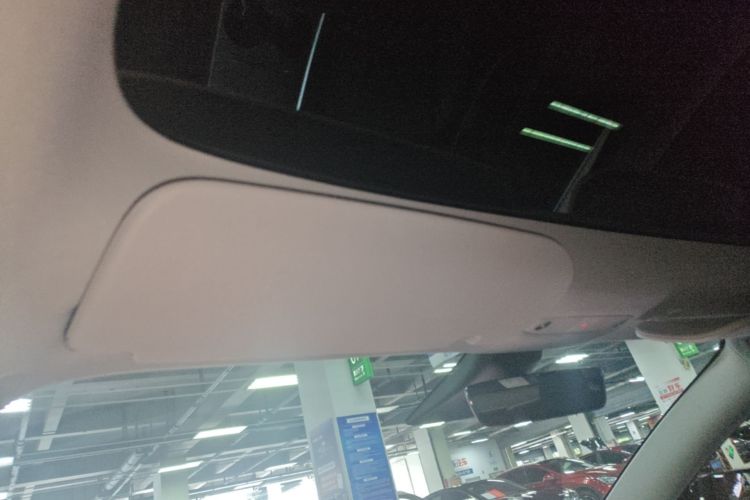 Tesla Model 3 2023 car image #18