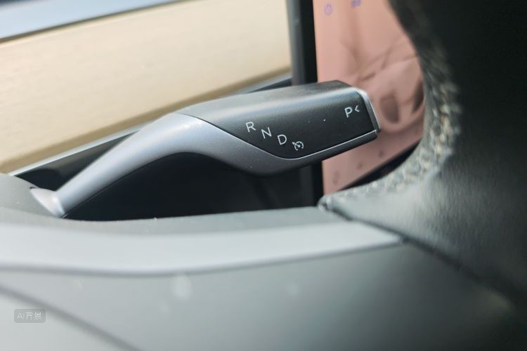 Tesla Model Y 2023 #16 Tesla Model Y 2023 car image #16