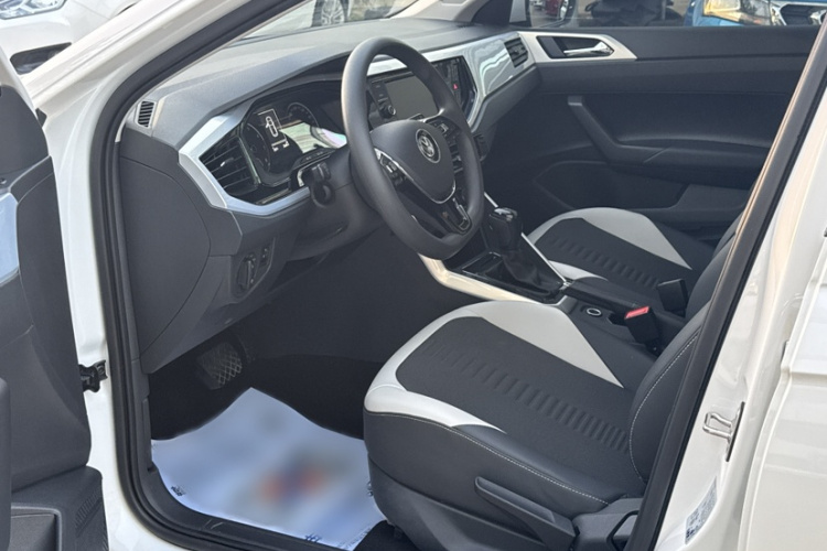 Volkswagen Polo 2021 car image #18