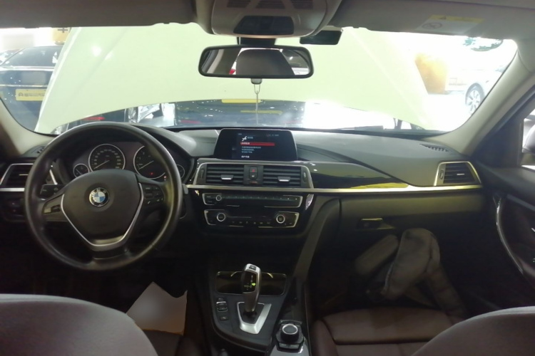 BMW 3 Series 2018 #10 BMW 3 Series 2018 immagine di auto #10