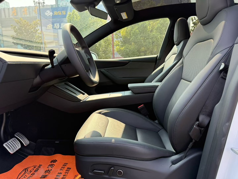 Tesla Model Y 2026 #4 Tesla Model Y 2026 car image #4