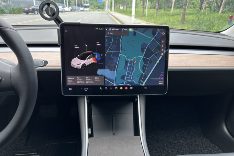 Tesla Model 3 2020 car image #23
