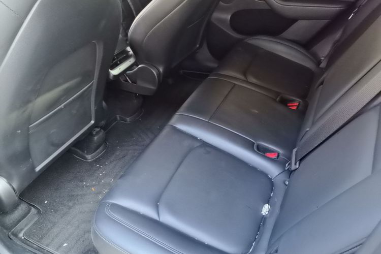 Tesla Model Y 2021 car image #17