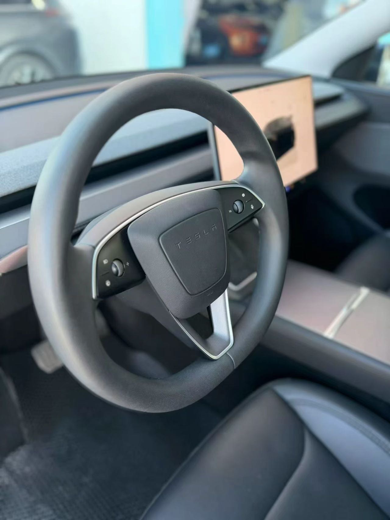 Tesla Model Y 2025 car image #6