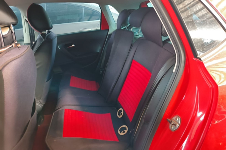 Volkswagen Polo 2015 car image #17