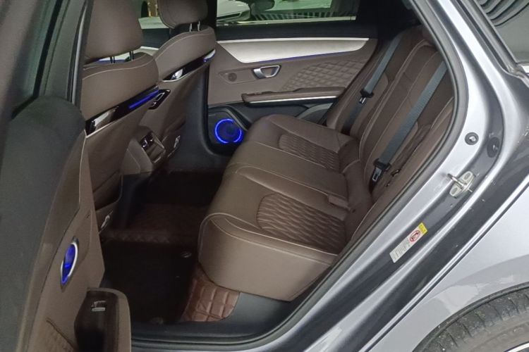 BYD Han 2023 immagine di auto #13