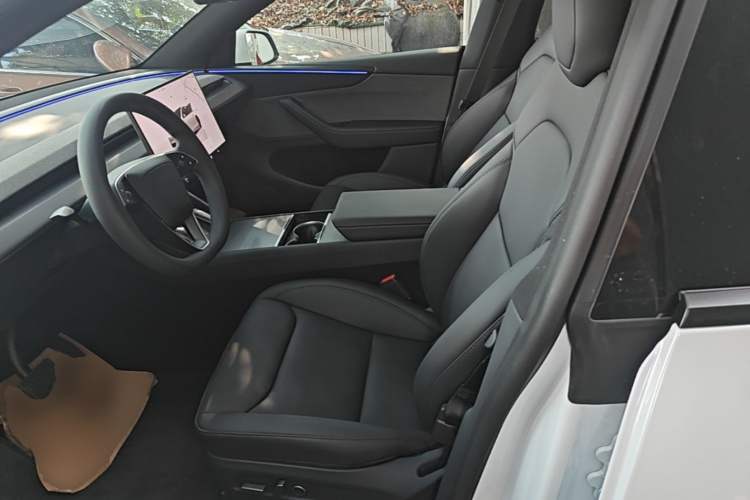 Tesla Model Y 2026 #15 Tesla Model Y 2026 car image #15