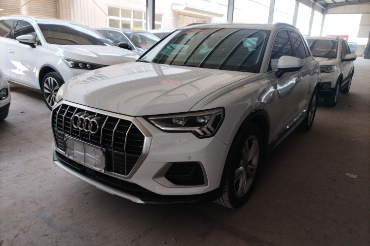 Audi Q3 2020 car image #2