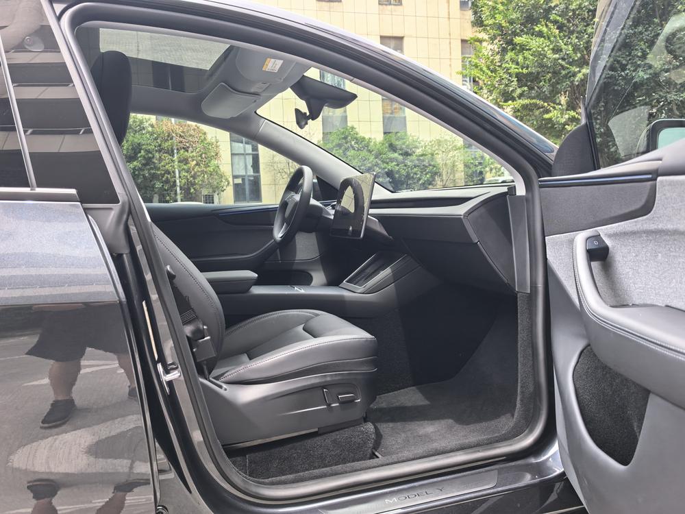Tesla Model Y 2025 #21 Tesla Model Y 2025 car image #21