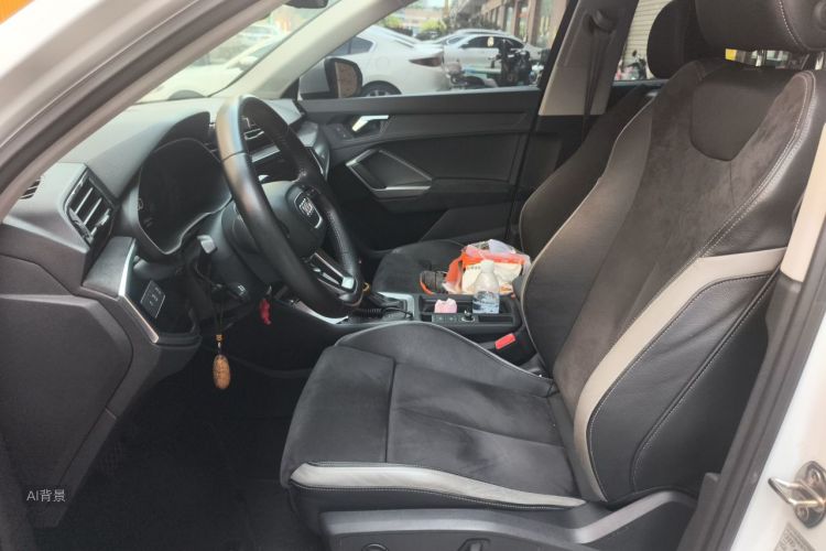Audi Q3 2019 car image #17