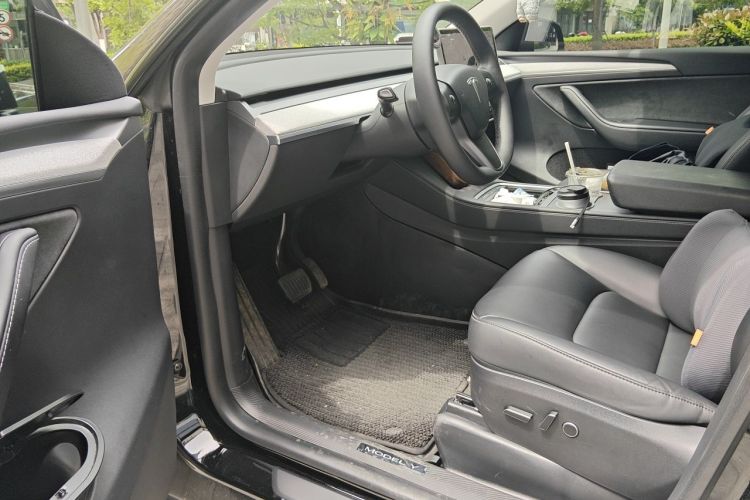 Tesla Model Y 2023 #13 Tesla Model Y 2023 car image #13