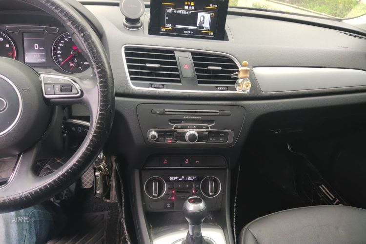 Audi Q3 2019 car image #15