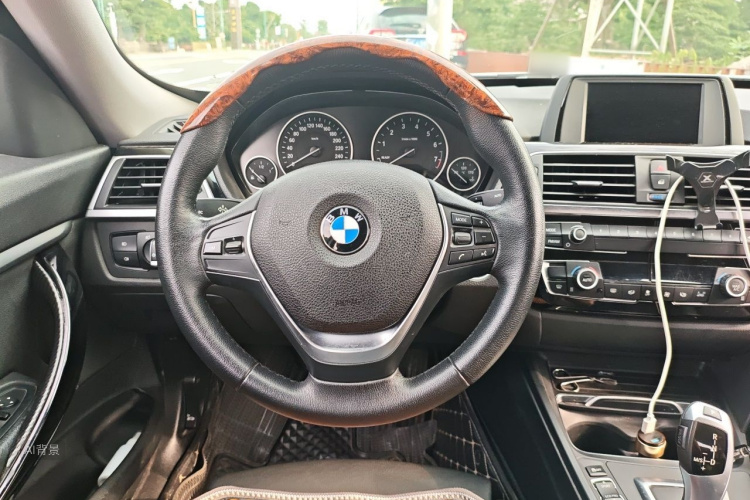 BMW 3 Series GT 2019 car image #12