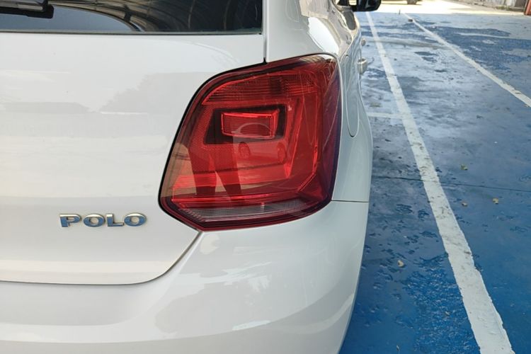 Volkswagen Polo 2015 car image #8