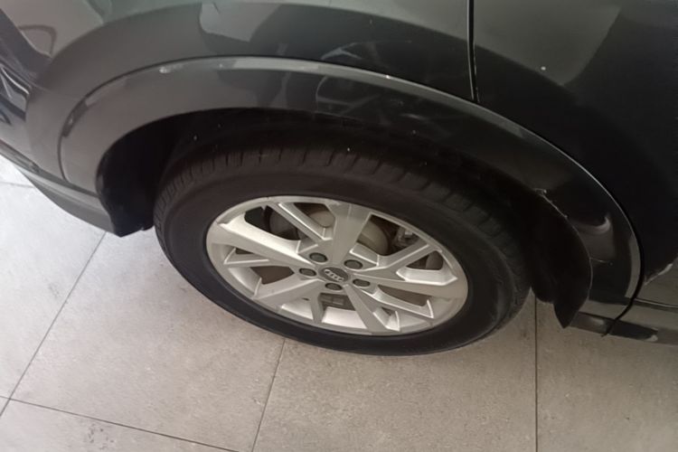 Audi Q3 2020 car image #10