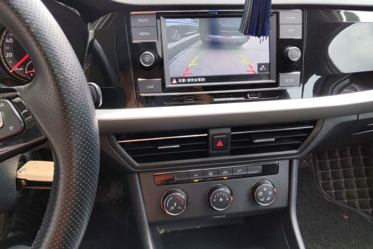 Volkswagen Lavida 2019 car image #13