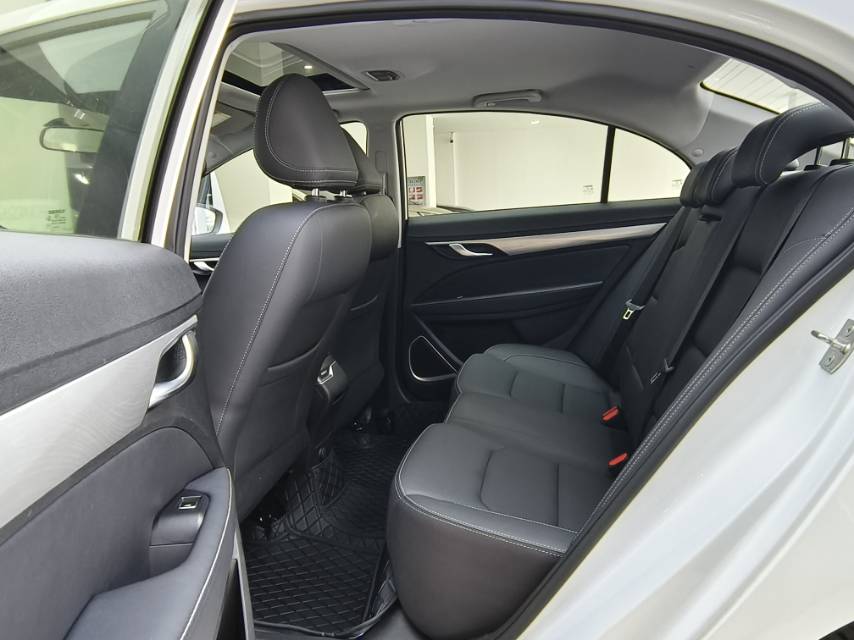 GEELY Emgrand 2020 car image #7