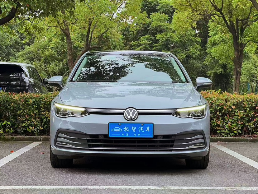 Volkswagen Golf 2022 car image #2