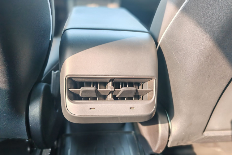 Tesla Model Y 2022 #15 Tesla Model Y 2022 car image #15