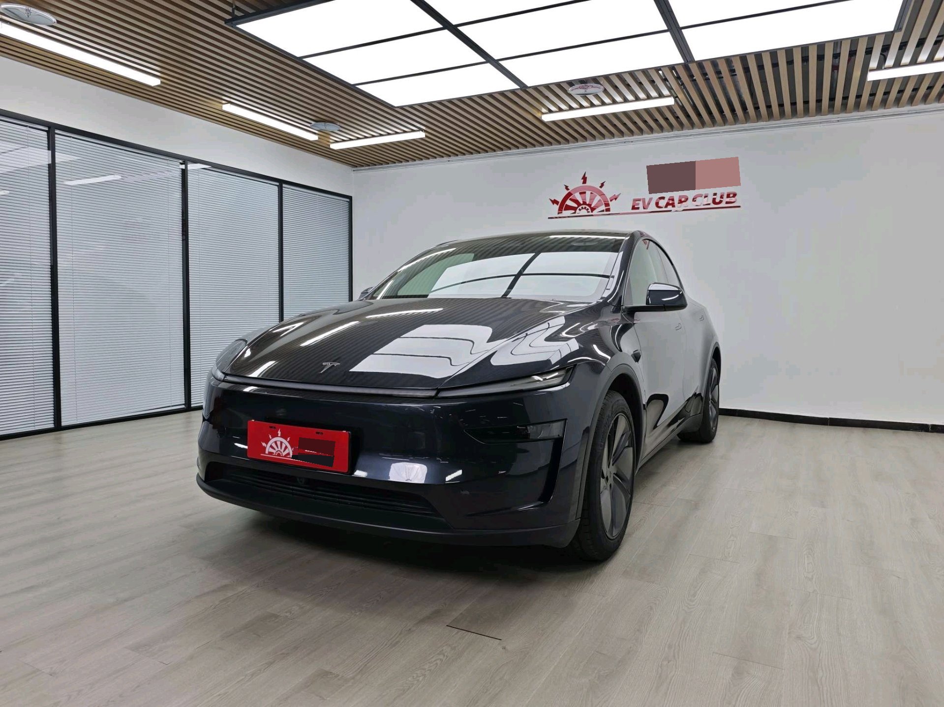 Tesla Model Y 2025 car image 