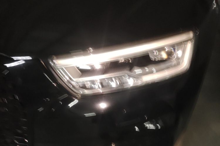 Audi Q3 2019 car image #23