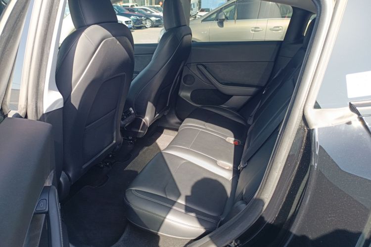 Tesla Model Y 2022 car image #17