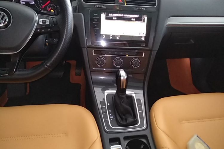 Volkswagen Golf 2020 car image #14