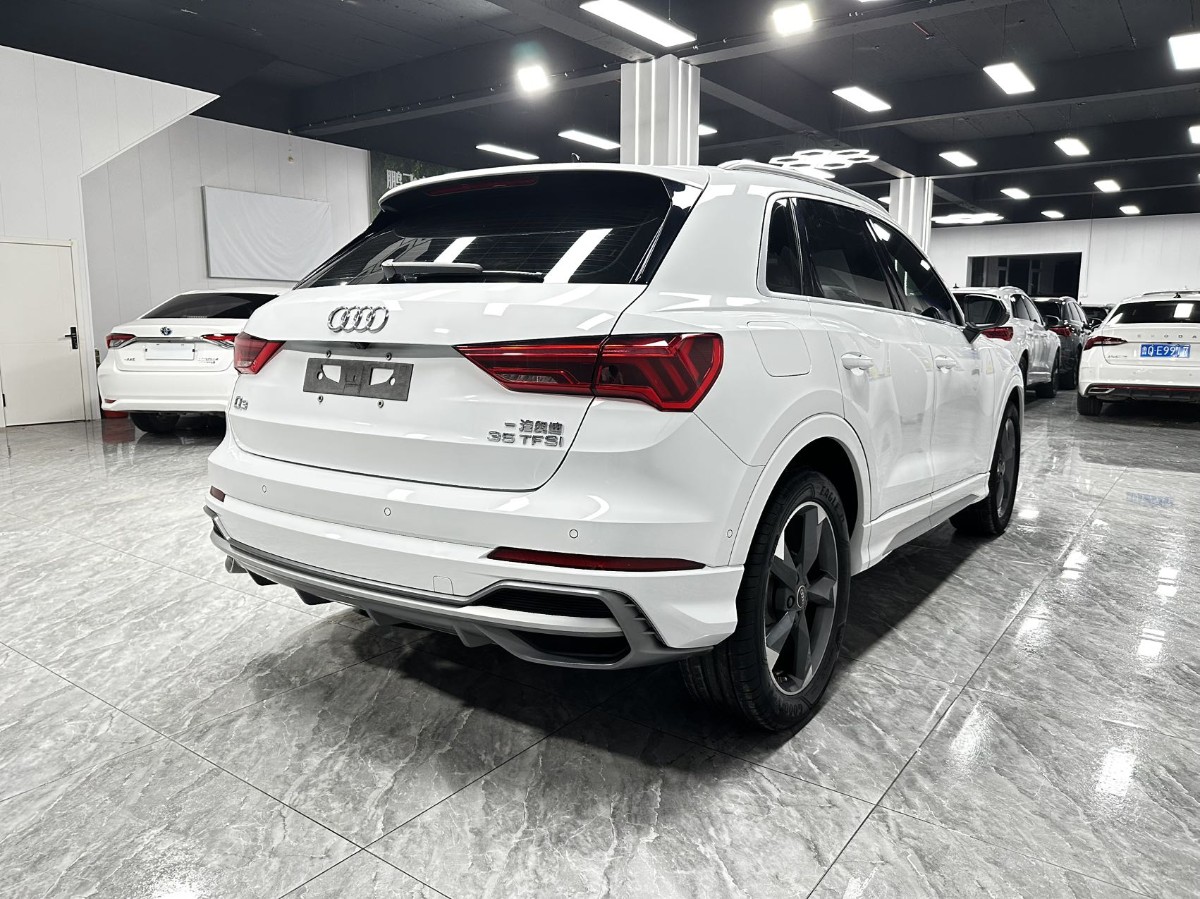 Audi Q3 2023 car image #7