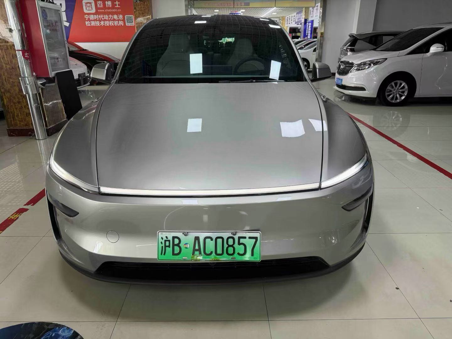 Tesla Model Y L 2025 #4 Tesla Model Y L 2025 car image #4