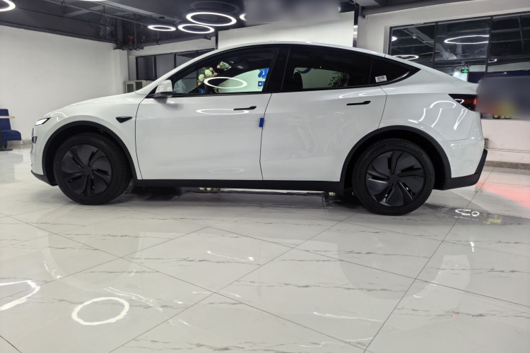 Tesla Model Y 2026 #5 Tesla Model Y 2026 car image #5