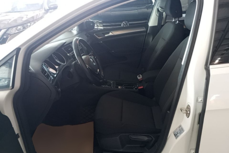 Volkswagen Golf 2020 car image #15