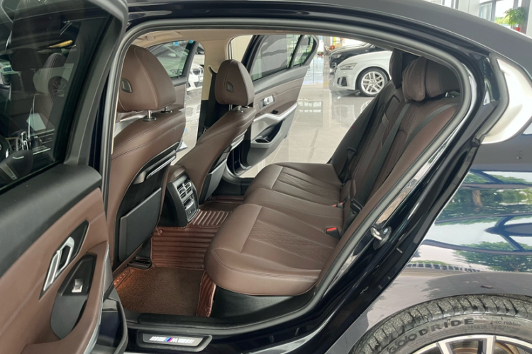 BMW 3 Series 2021 car image #14